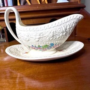 Edgewood gravy boat pattern is Montreal. Beautiful rare estate sale find